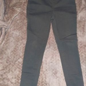 No Boundaries Army Green Jeggings Size 7-9 Medium